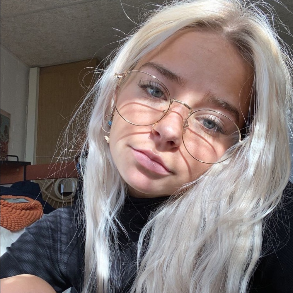 Meet your Posher, Addy